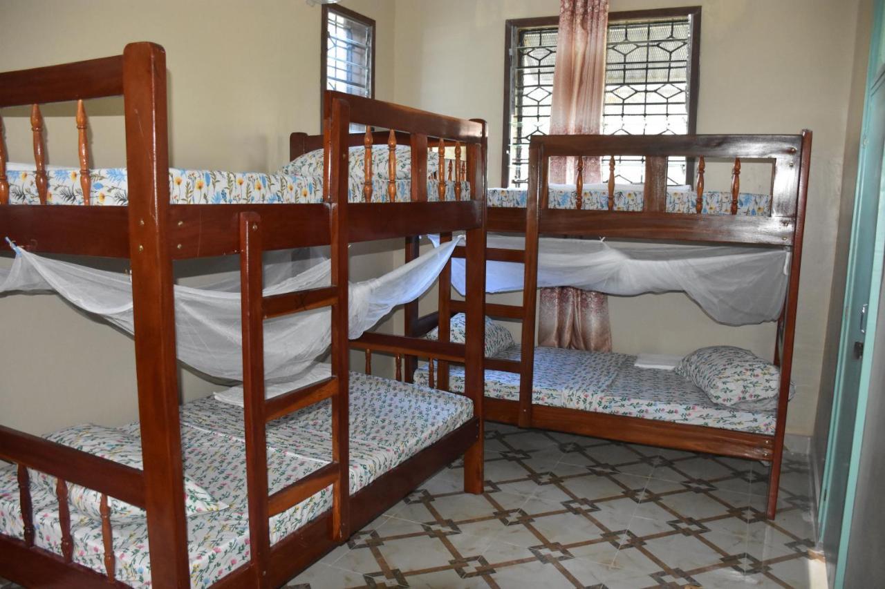 L&J Modern Backpackers Kinondoni Bed & Breakfast Dar es Salaam Exterior photo