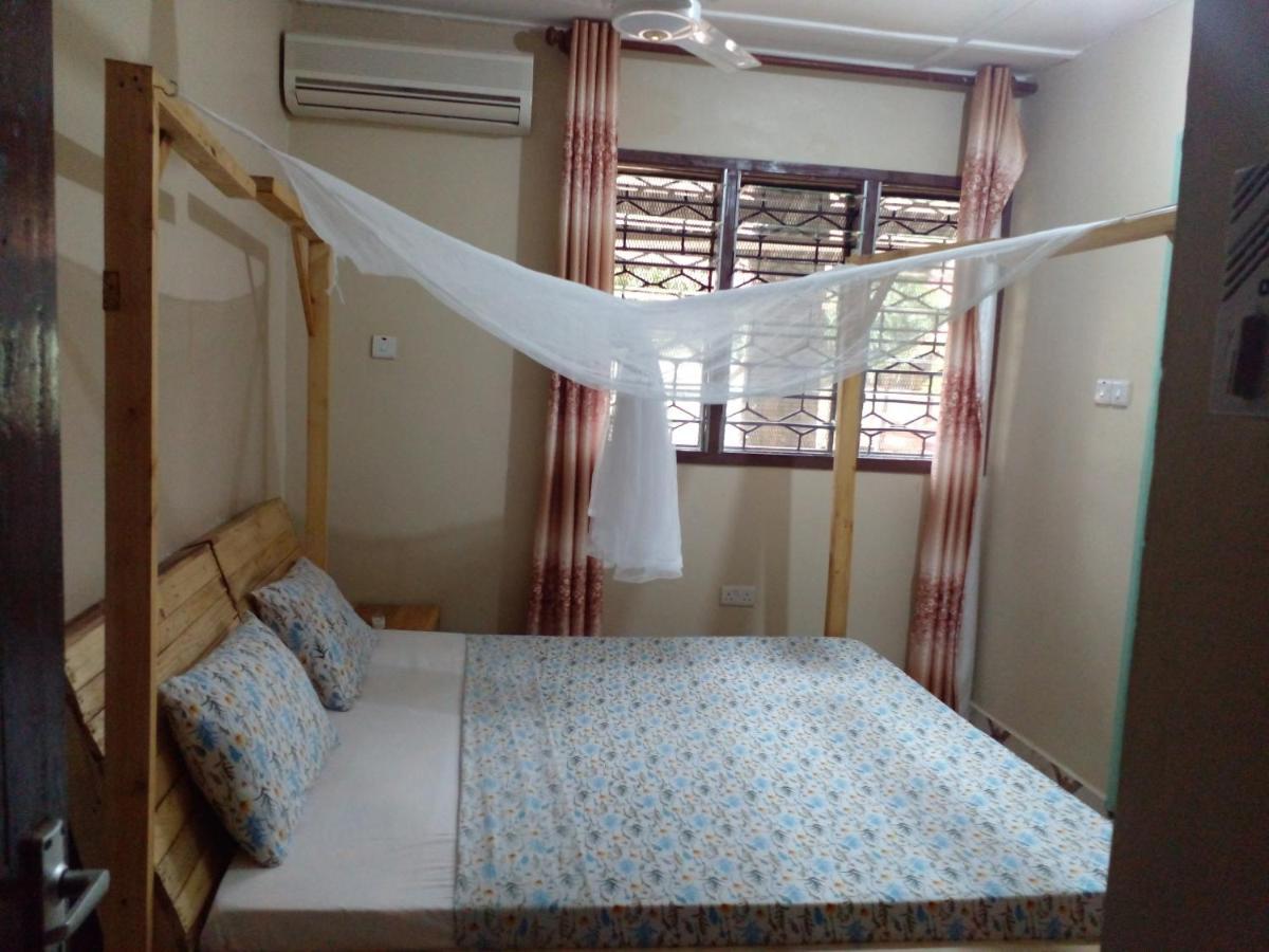 L&J Modern Backpackers Kinondoni Bed & Breakfast Dar es Salaam Exterior photo