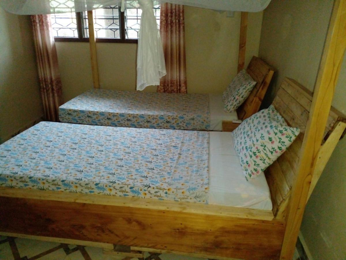 L&J Modern Backpackers Kinondoni Bed & Breakfast Dar es Salaam Exterior photo