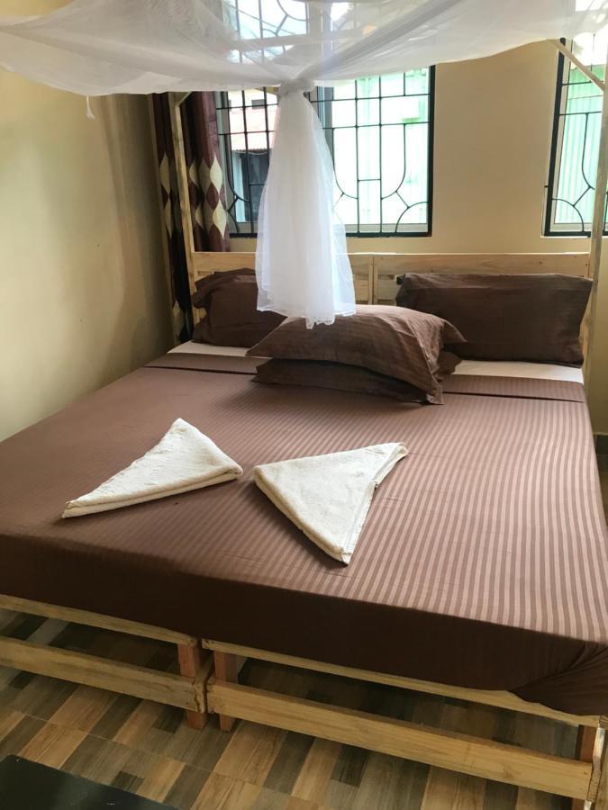 L&J Modern Backpackers Kinondoni Bed & Breakfast Dar es Salaam Exterior photo